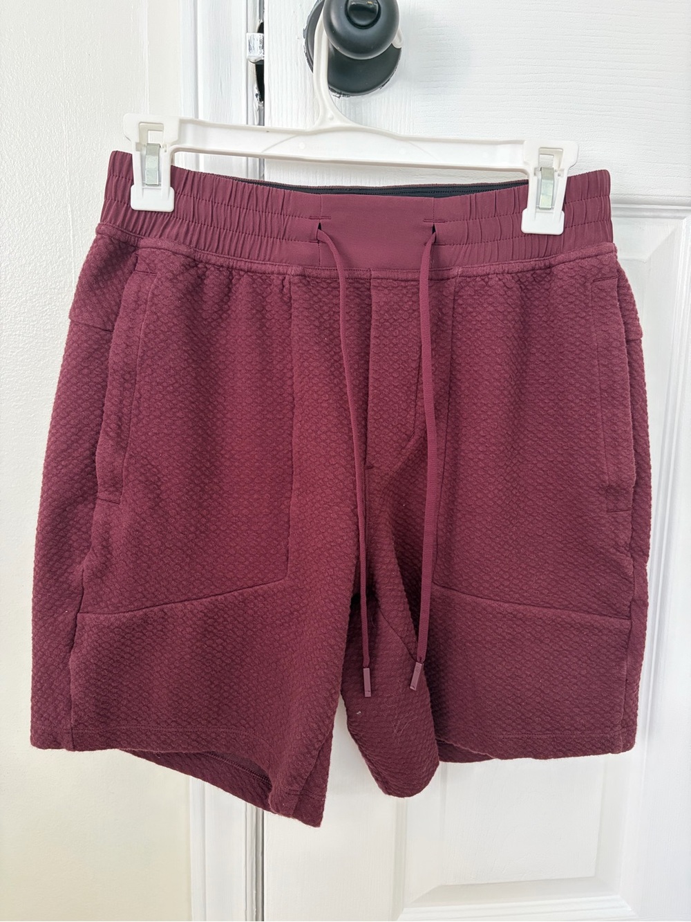 Men's Lululemon Textured Drawstring Shorts (7 inch inseam) - Burgundy